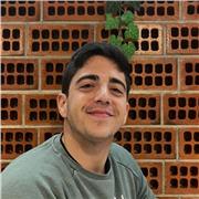 Gradudado en psicología con mención en educación para clases de lengua, biología y filosofía.